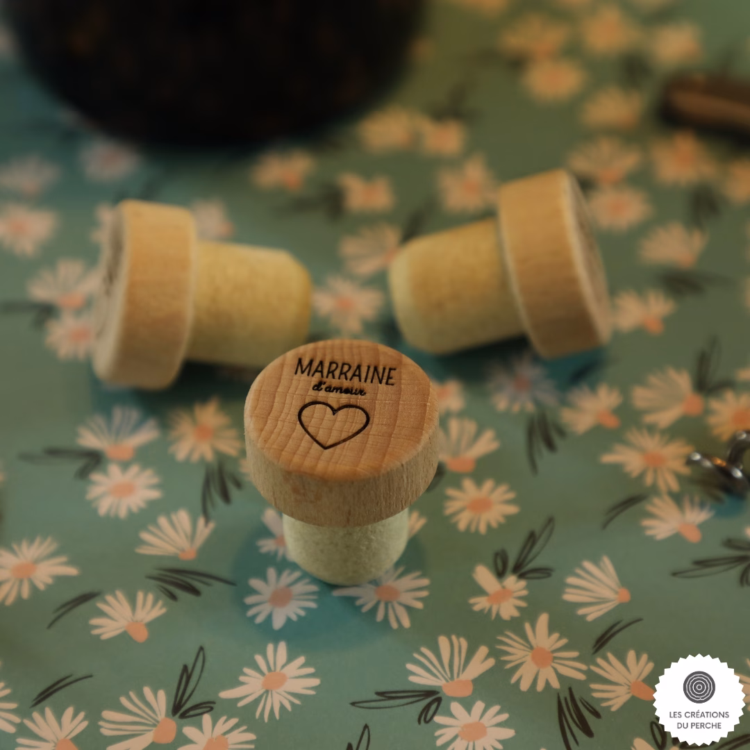 Cadeau vin original – bouchon personnalisé en liège et bois